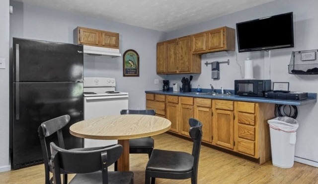 Angler’s Corner at Sam Rayburn Broaddus Tx Rm 1 of 2. Sleeps 5