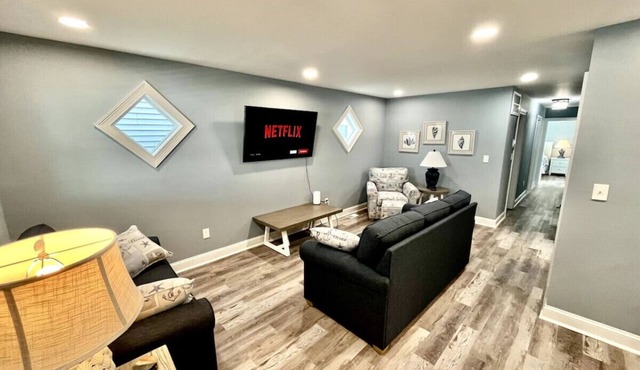 Anglesea Allure, 6BR, 4BA, 2 Unit Duplex!