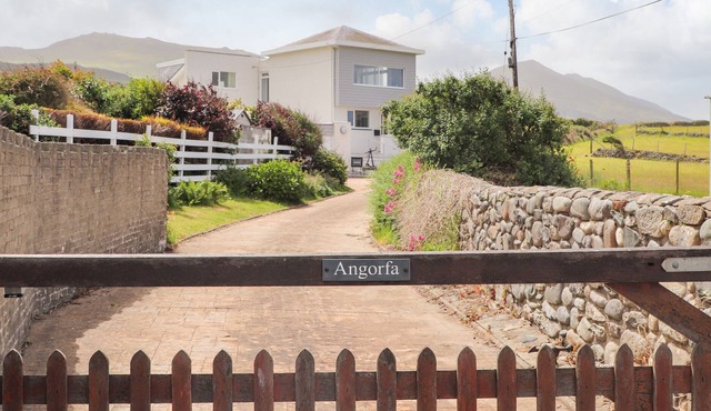 ANGORFA - ABERDESACH, pet friendly, with a garden in Clynnog Fawr