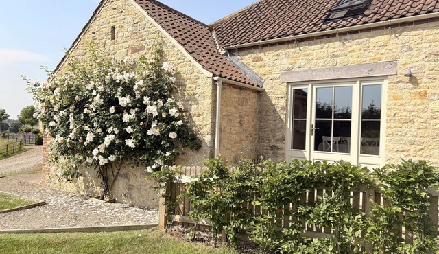 ANGRAM COTTAGE, family friendly, with open fire in Thirsk