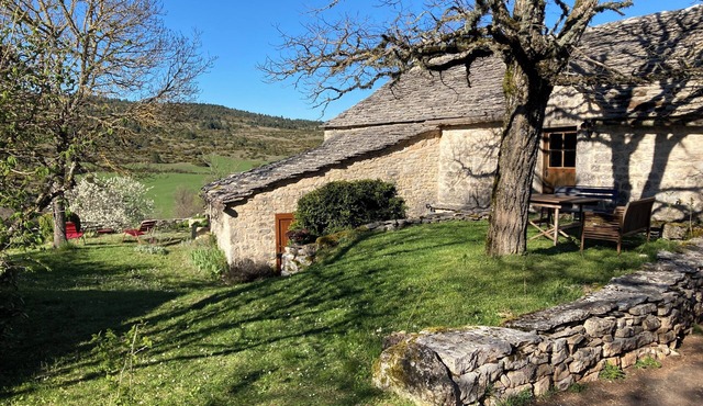 Anilhac, authentic caussenarde house with breathtaking view of the Méjean plateau