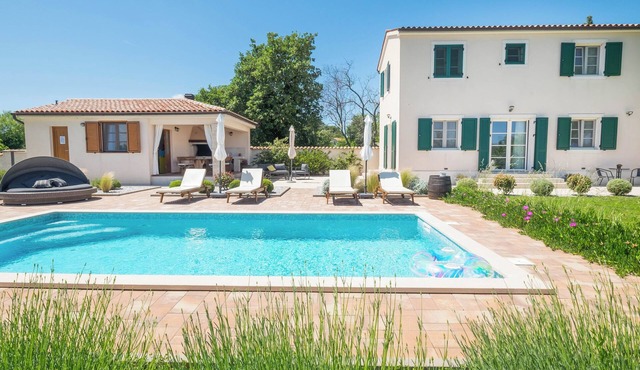 Anima Calma - family villa surrounded with vineyards and olive groves
