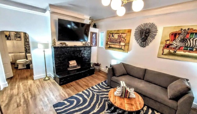 Animal Chalet - Unbeatable Location - Quiet & Safe 30 Night Minimum