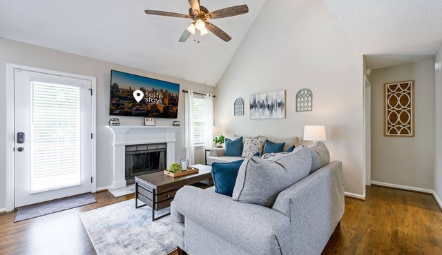 Animal Friendly 3BR Stylish Escape, Near LakePoint