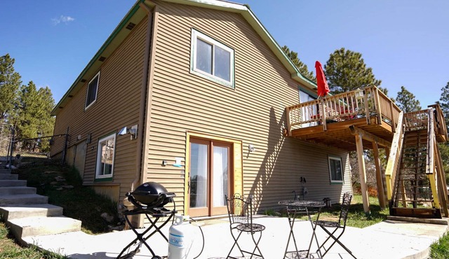 Animal Friendly Sunny Basement Suite near Durango