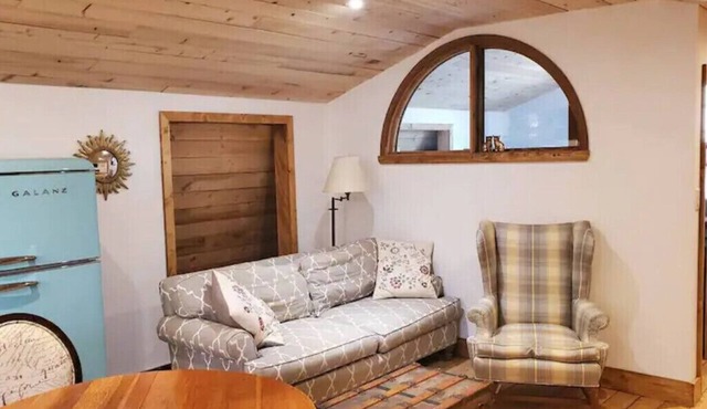 Animal Lovers Dream! Barn Loft stay in Burlington complete with Highland Cows