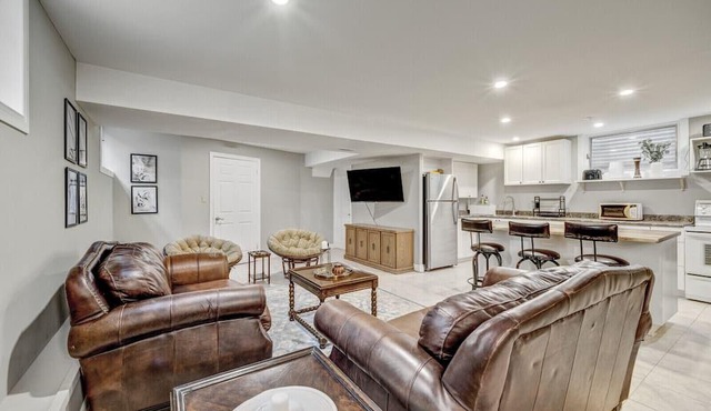 Animal Sanctuary on 10 Acres w/Hottub and Sauna