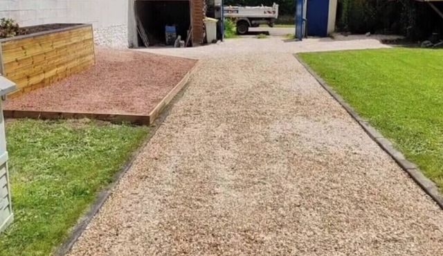 Animaux Acceptés , 3 Jaccuzis, Jardin de Paysagiste, Grand lit Confortable,