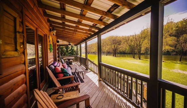 Anisidi | New River Waterfront Pet Friendly