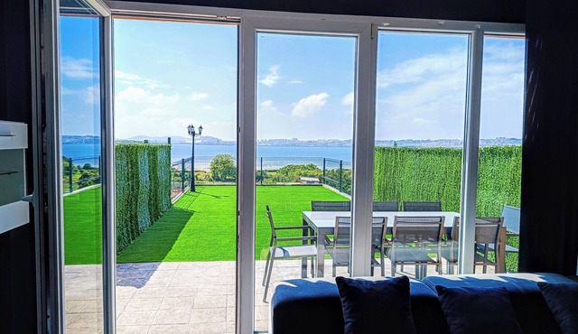 Anjalar House, next to the Bay of Santander