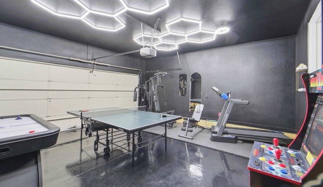 Ankeny Stay | Gym | Game Room | Spa | BBQ | I-35