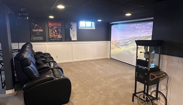 Ankeny’s Best/Hot tub/Theatre Room/Game Room