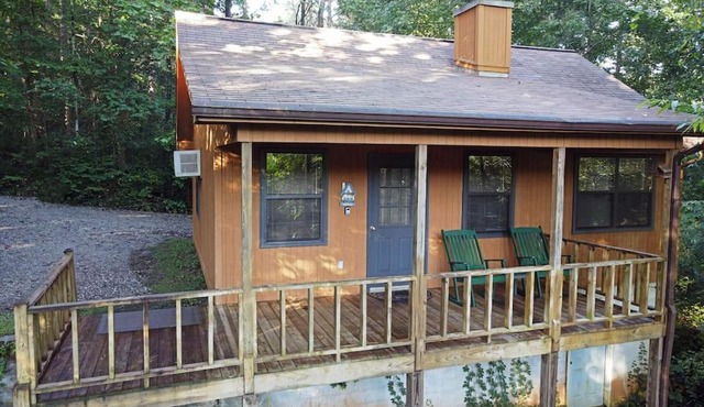 Anna at Alpine Cabins - Peaceful, Private, Perfect