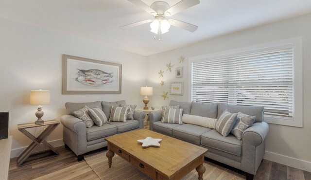 ANNA MARIA Northshore & Pine Ave LOCATION! Northshore Beach Villa