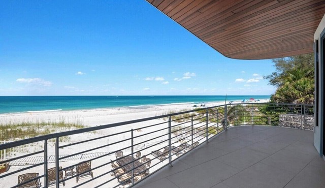 Anna Maria Wave: Stunning Beachfront Home with Pool and Poker Room