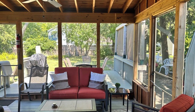Anna's Cottage Walkable to downtown New Buffalo and the beach!