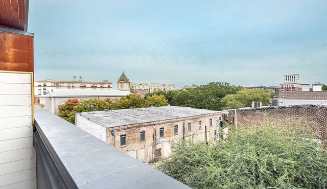 Annabelle 4A - Top Floor Loft with Terrace in Historic Downtown