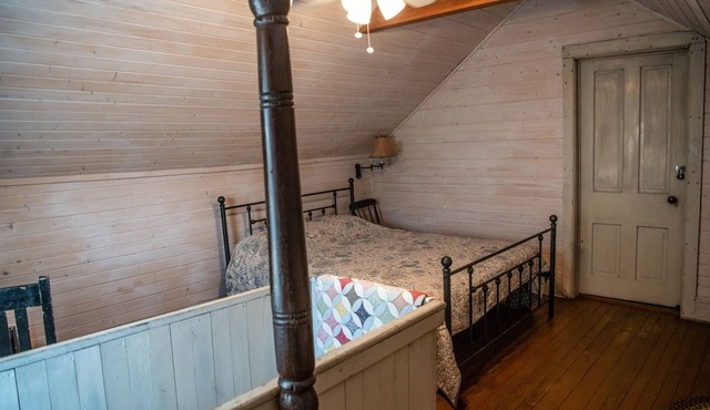 AnnaLee room at The Farmhouse Bed & Breakfast at Maple Bottom Farm