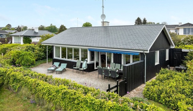 "Annalia" - 50m from the sea by Interhome