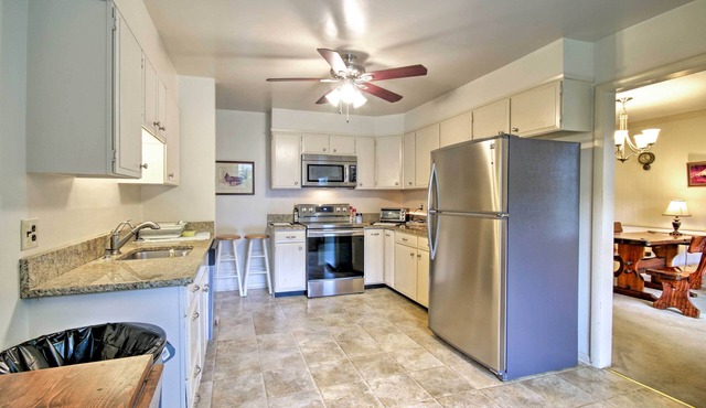 Annapolis Home w/ Deck & Whitehall Bay Access