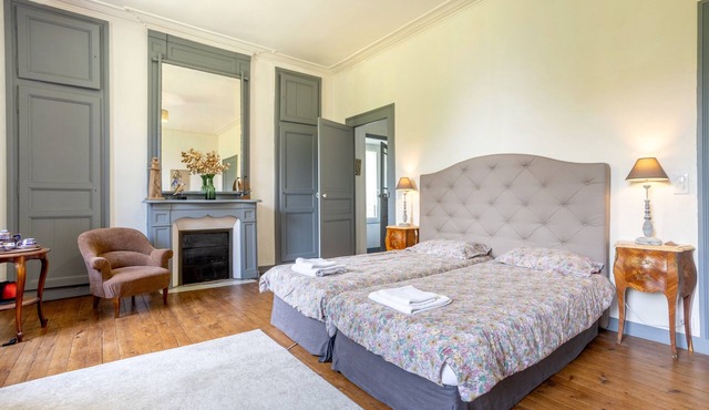 Anne de Bretagne Guest Room with Park View