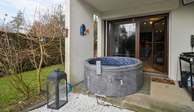 Annecy Garden Spa Billard Apartment with Private Terrace, Garden, and Wi-Fi