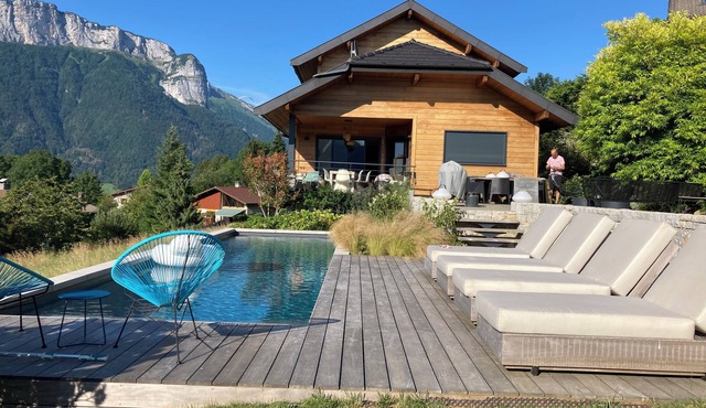 Annecy house with swimming pool 5 min from Lake Menthon, 20 min from Aravis resorts