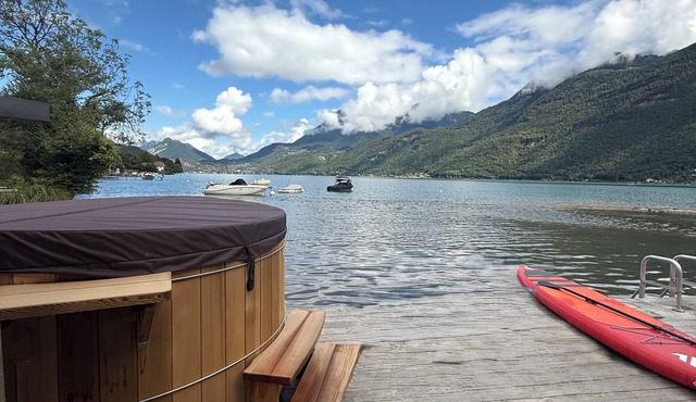 Annecy LakeLodge lakeside modern 7 bdrm Villa with new lakefront sauna & jacuzzi