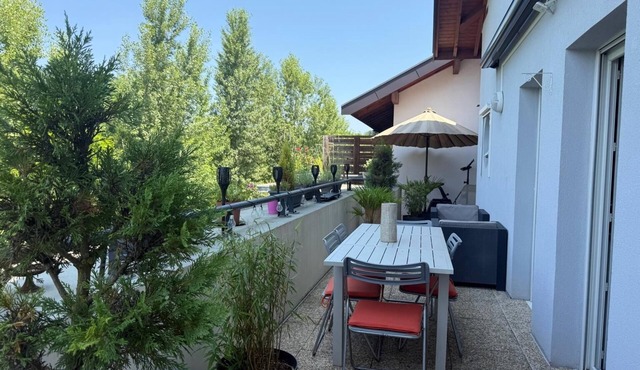 Annecy Spacious 4-bedroom duplex, terraces and parking. Ideal for families