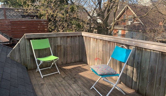 Annex Toronto, amazing location, cozy apartment