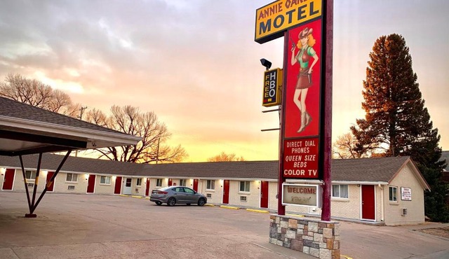 Annie Oakley Motel Oakley