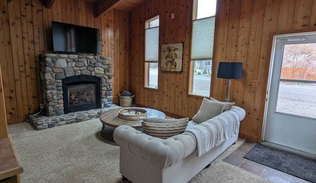 Annie Oakley's Outpost - Large 1-Bedroom in the Heart of Challis