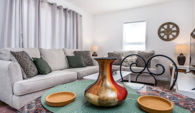 Annie`s on Adair - NO Step Entry