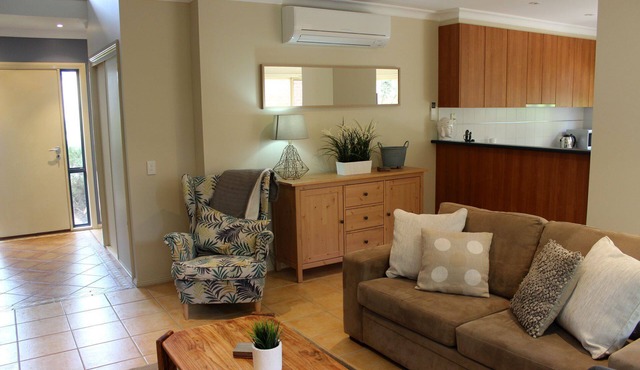 Annie's Place - Two Bedroom Villa, Sleeps 4