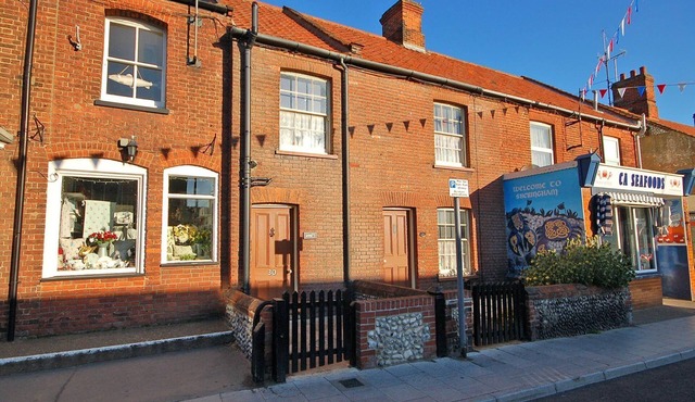 Annie's, Sheringham - a delightful cottage, oozing character and charm. Pet friendly.