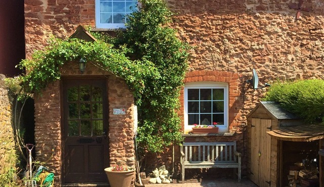 Annies Cottage: Beautiful red stone cottage in the heart of Somerset