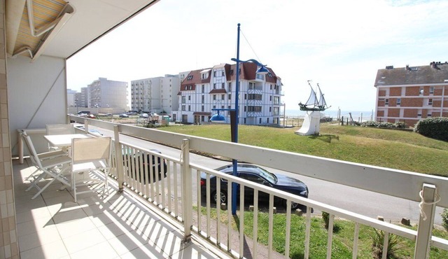 Annonce Professionnelle. Proche Mer, Appartement F2, 1er Étage, 1 Chambre, Balcon, Parking, 2/4.