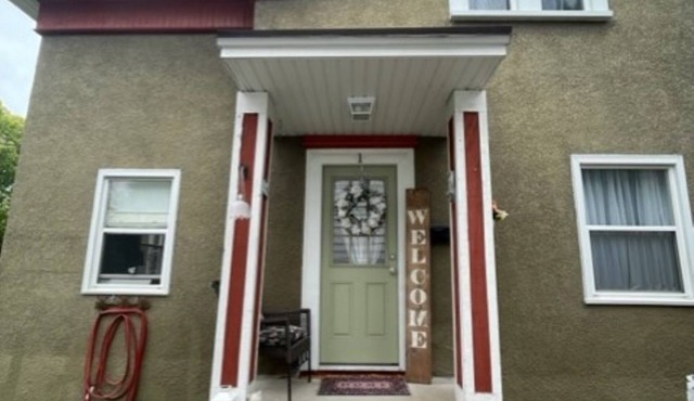 Anoka 1 bedroom Apartment in Old Victorian House
