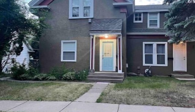 Anoka 2 bedroom apt. in Historical Victorian House