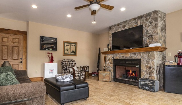 Anstead Suite - Mountain VIew