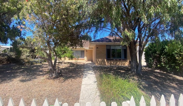 Anstey Keep - close to amenities, dog friendly! Off peak special!