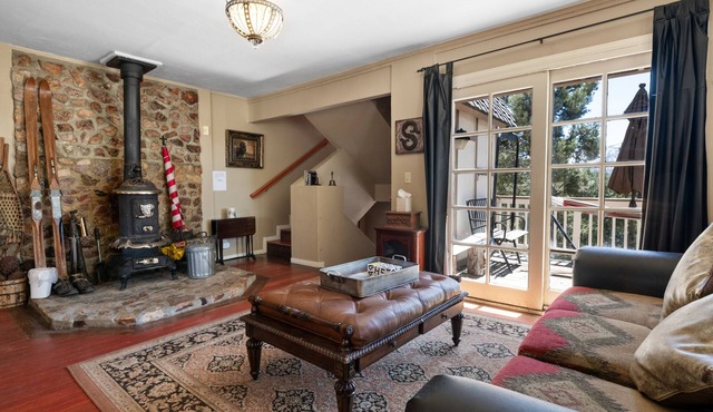 Antelope Retreat - 5BR, Sauna, Foosball Table, Fireplace, Deck, BBQ