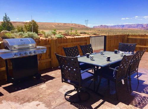 AntelopeCanyonHouse w VIEW offering Deals for two couples pets okay
