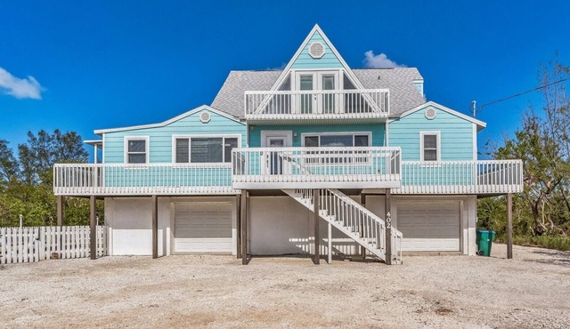 Anthony Beach Cottages - Island Retreat Heated pool home w/4 bedrooms 3 baths