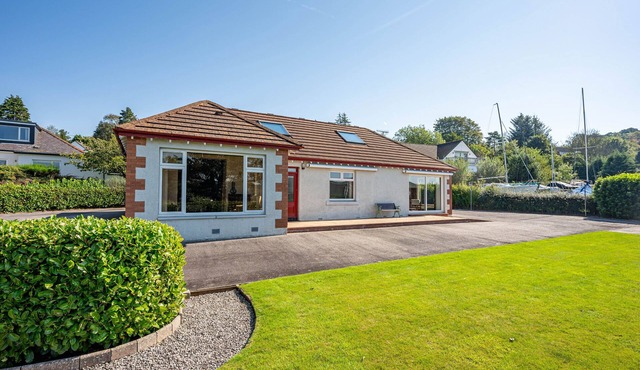 Anthony House - a house that sleeps 6 guests in 3 bedrooms