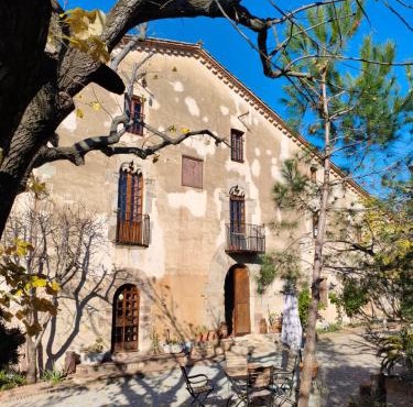 Antic Can Poi - Masia histórica del siglo XIII en la Garriga