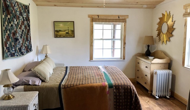 Antietam Toll House~ an historic waterfront cabin with fully fenced yard.