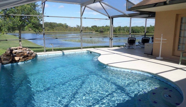🌴Antigua Lake View Villa with Peaceful Pool & Waterfall. Near Disney Free WiFi