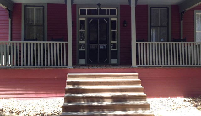 Antique 1890 Farm House - New Ulm - great for Antique Week, The Vine, or Getaway