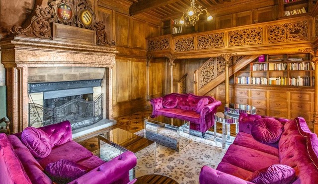 Antique apartment in the XV century Castle